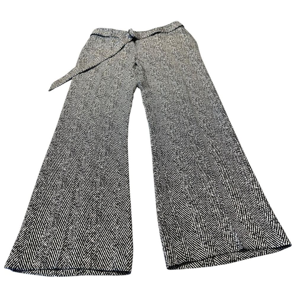 Gorgeous White House Black Label pants with a herringbone design